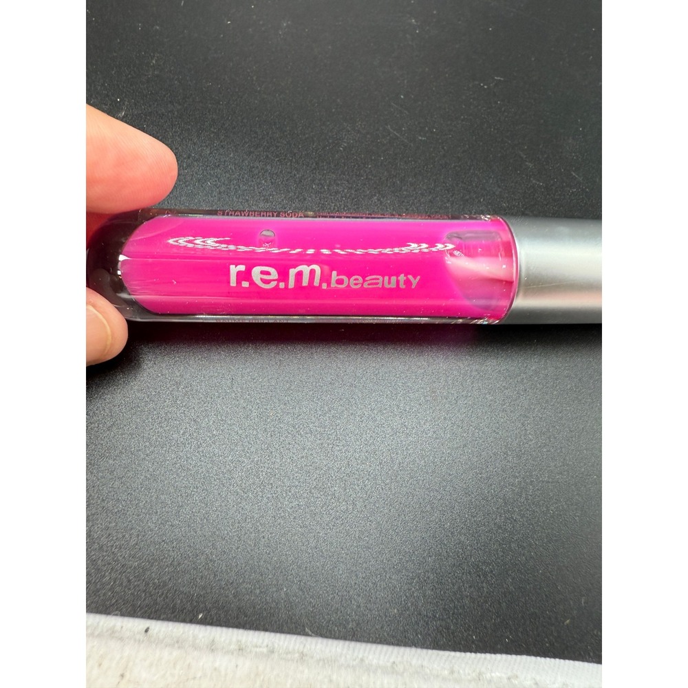 REM Beauty On Your Collar Plumping Lip Gloss Strawberry Soda New‎ Makeup